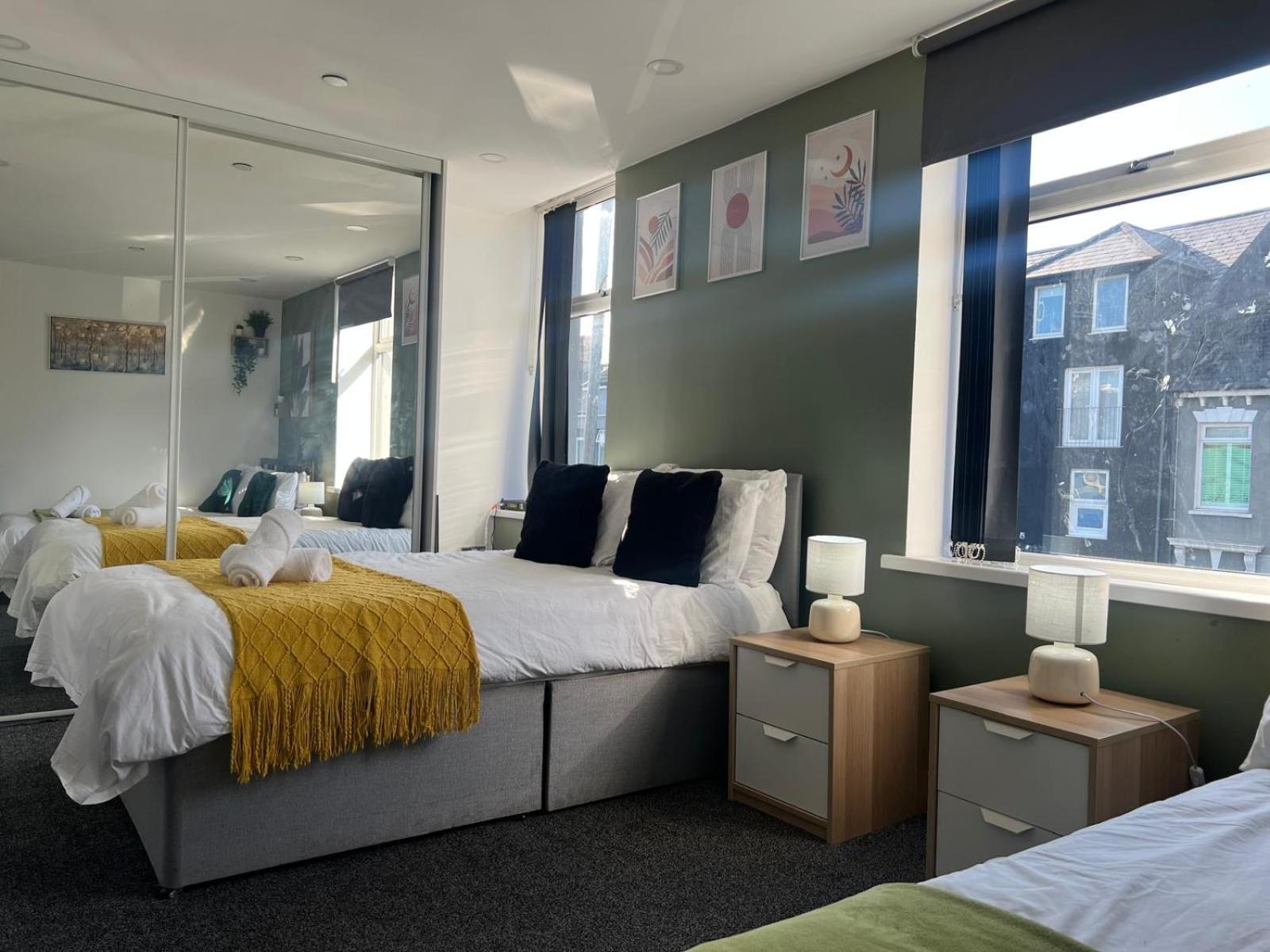 Apartment Centre Location! For Business And Leisure! 5/6 Guests Cardiff