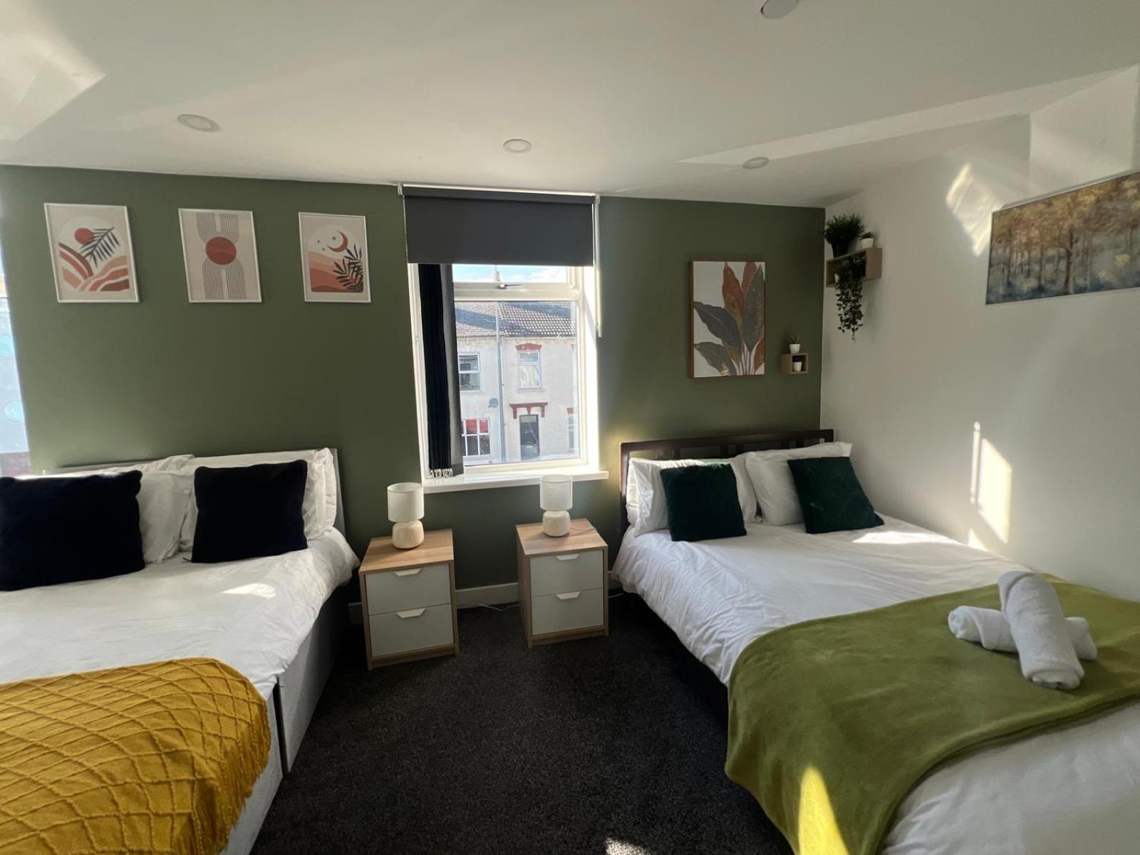 Apartment Centre Location! For Business And Leisure! 5/6 Guests