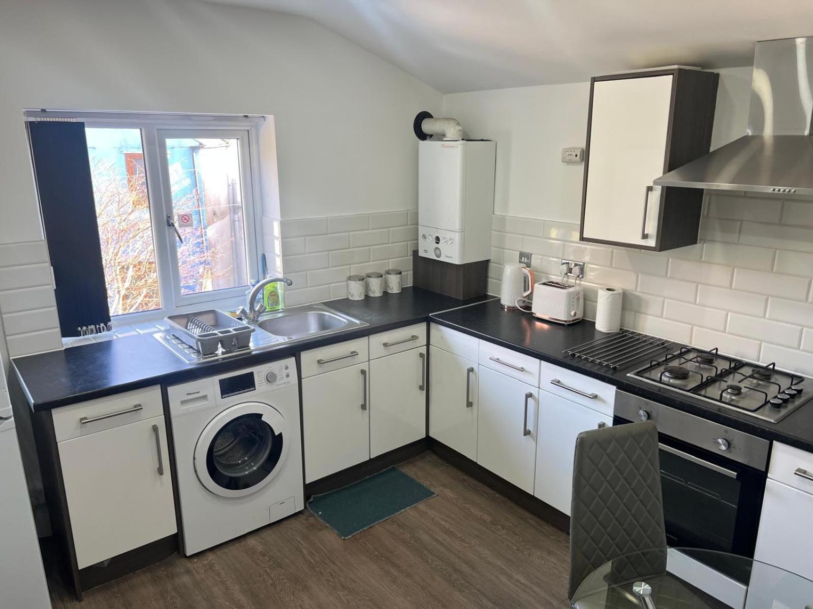 Apartment Centre Location! For Business And Leisure! 5/6 Guests *