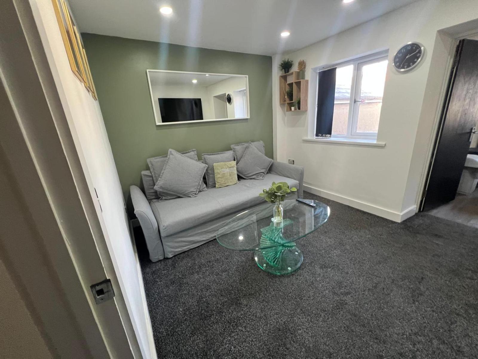 Centre Location! For Business And Leisure! 5/6 Guests *