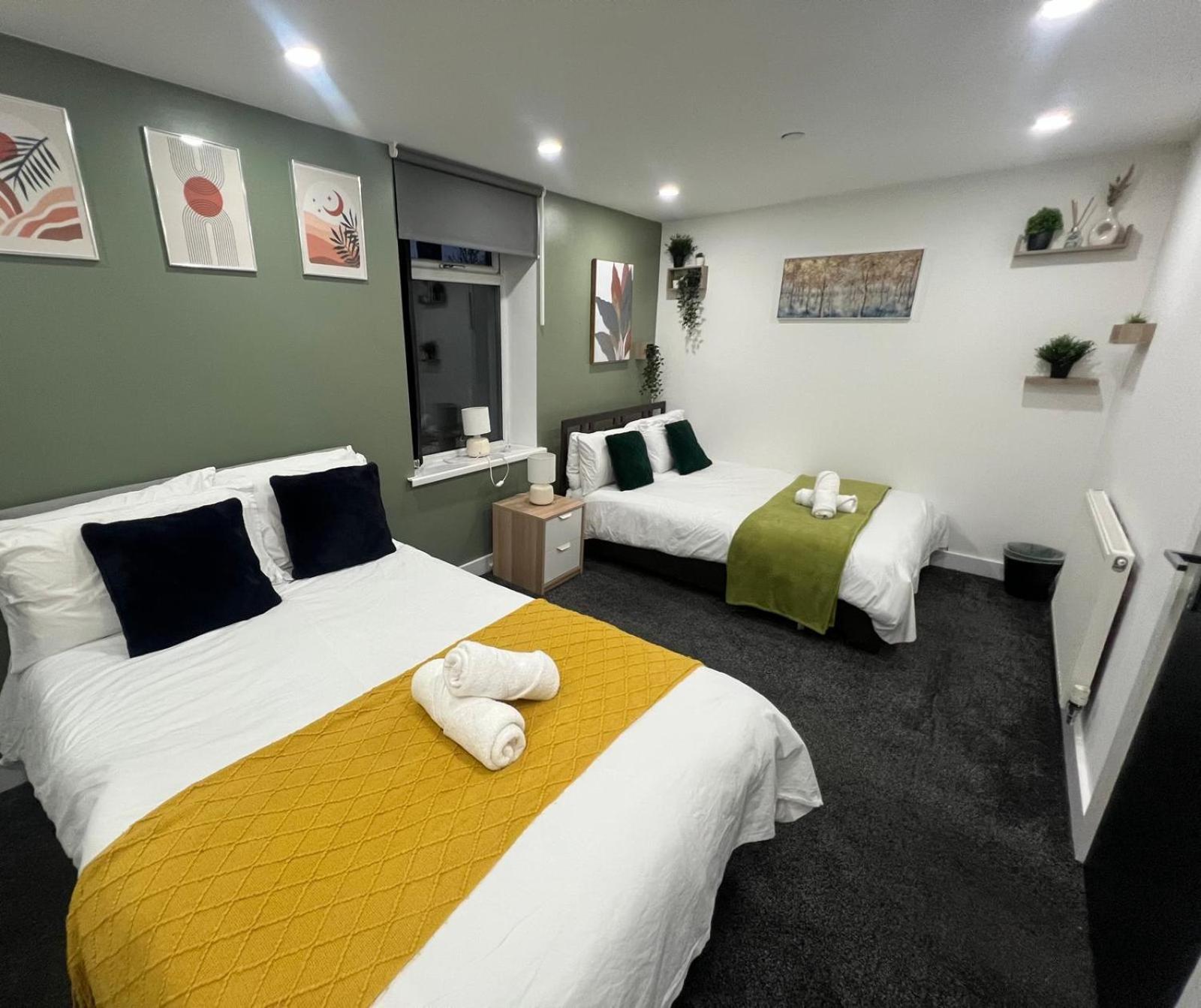 Centre Location! For Business And Leisure! 5/6 Guests