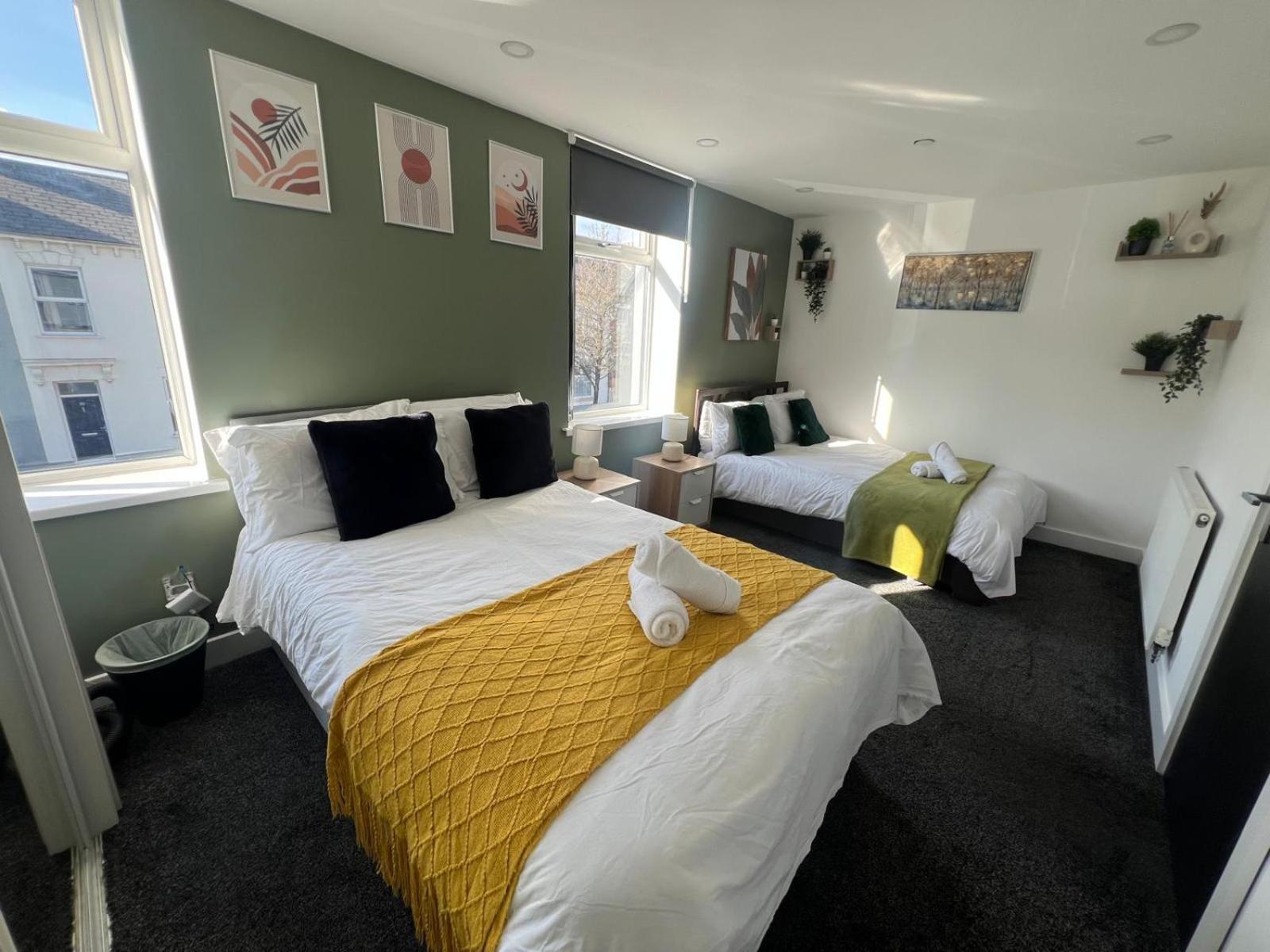 Apartment Centre Location! For Business And Leisure! 5/6 Guests
